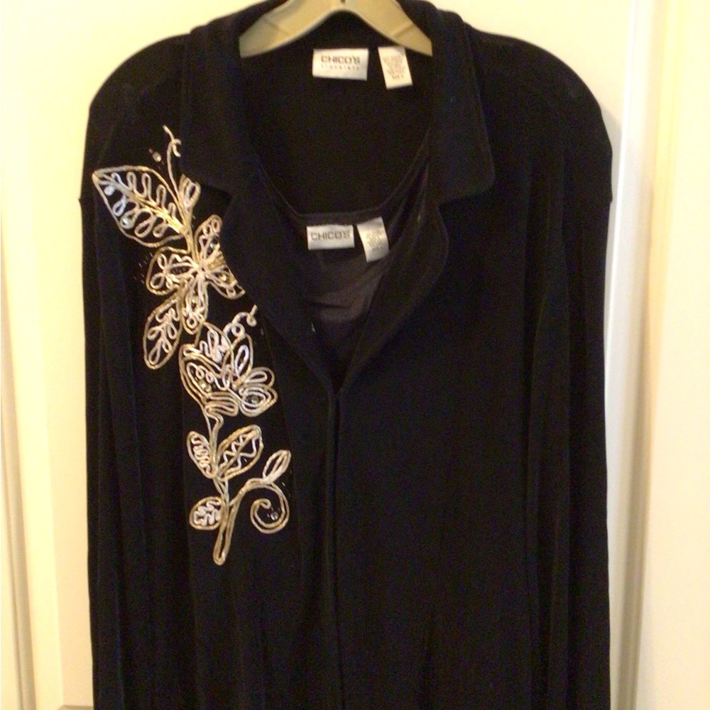 Beautiful Chicos black jacket with design plus top size 3